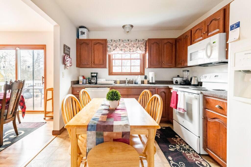 Cheerful Pocono Home Away From Home Albrightsville Экстерьер фото