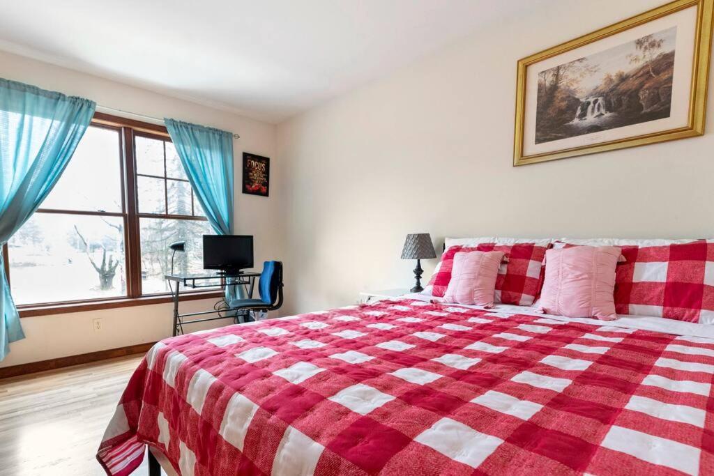 Cheerful Pocono Home Away From Home Albrightsville Экстерьер фото