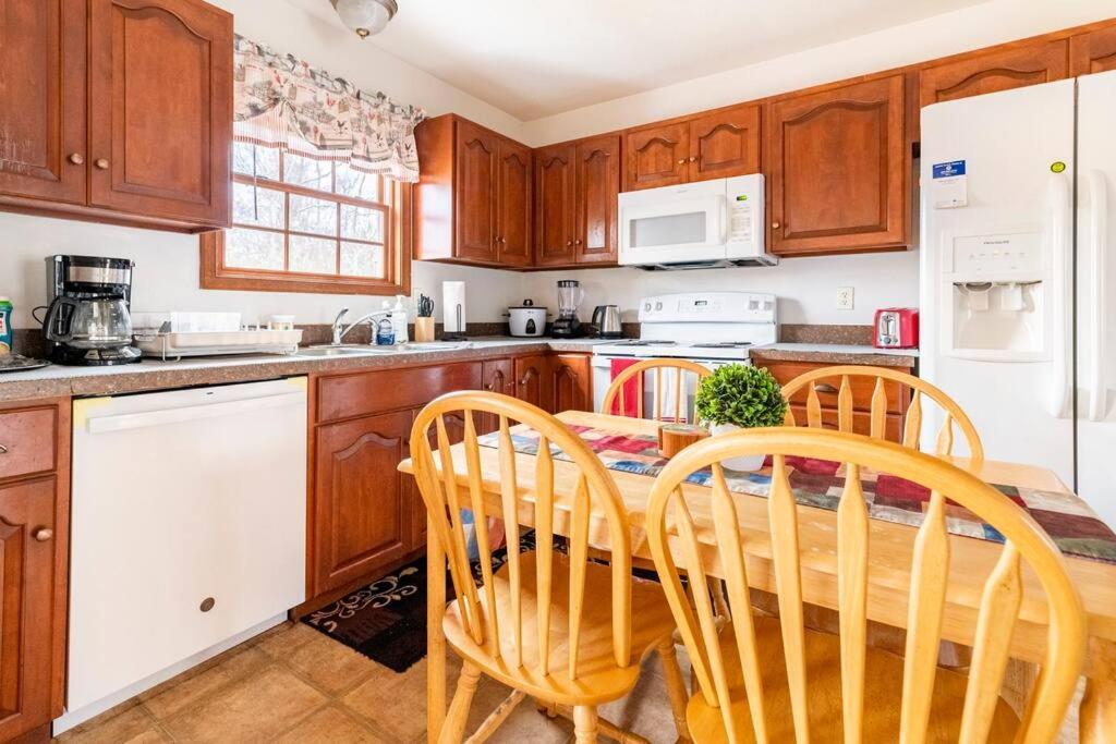 Cheerful Pocono Home Away From Home Albrightsville Экстерьер фото